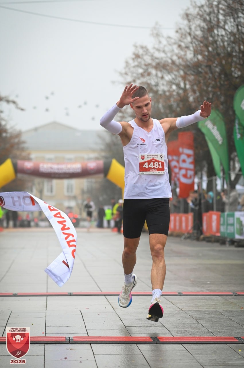 Григорий Мартынов одержал победу на 10 км «Гатчинского полумарафона»