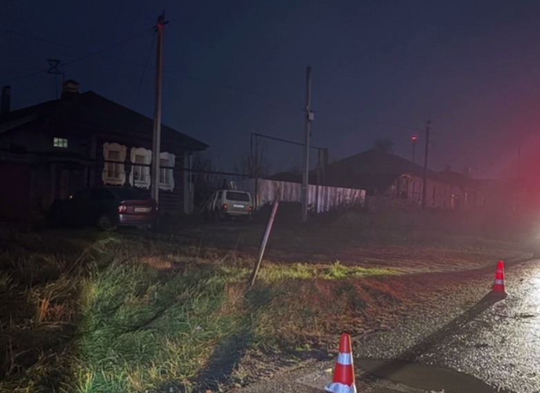 В Ближне-Песочном пьяный водитель врезался в забор