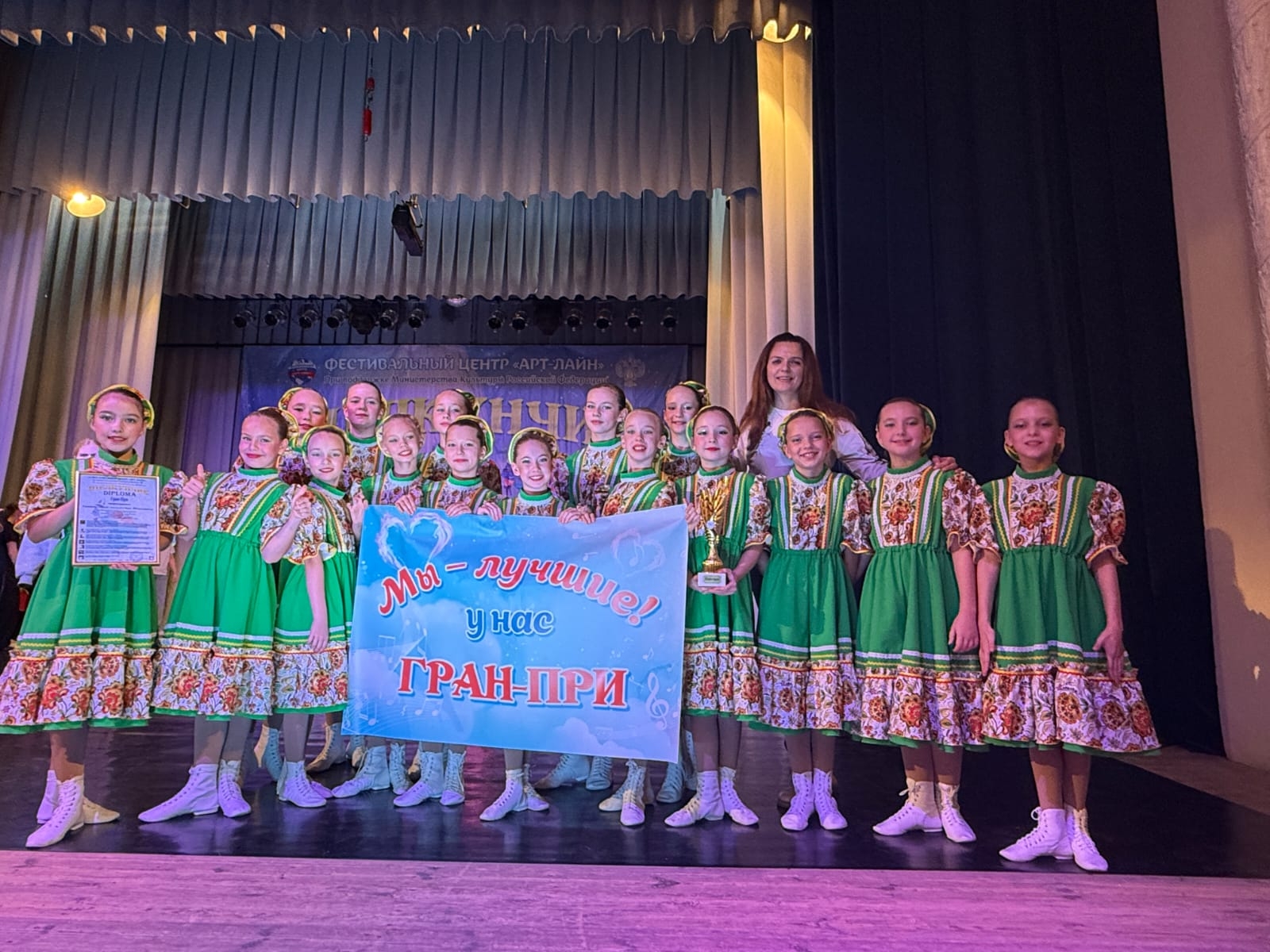Танцевальный коллектив «Вдохновение» из Досчатинского ДК завоевал гран-при на фестивале «Щелкунчик» в Муроме