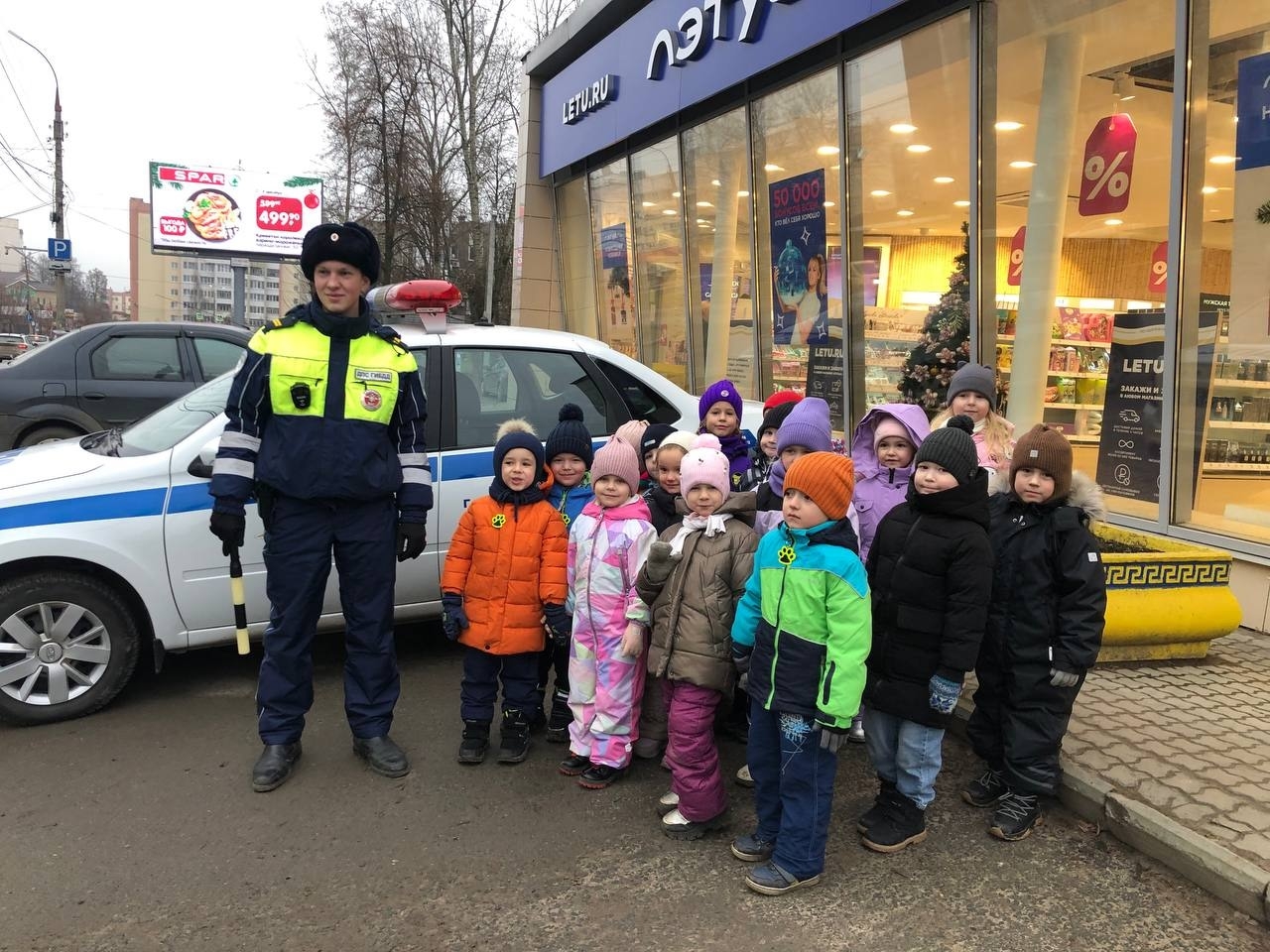 «Мой район — территория безопасности»: дошкольники из сада «Золотая рыбка» прошли уроки дорожной грамоты