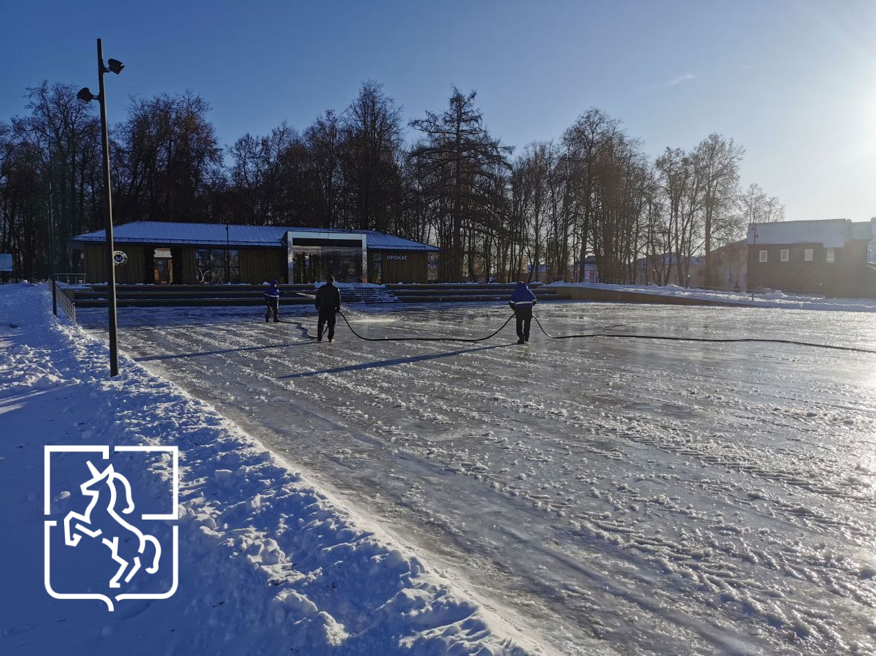 Началась заливка Центрального городского катка