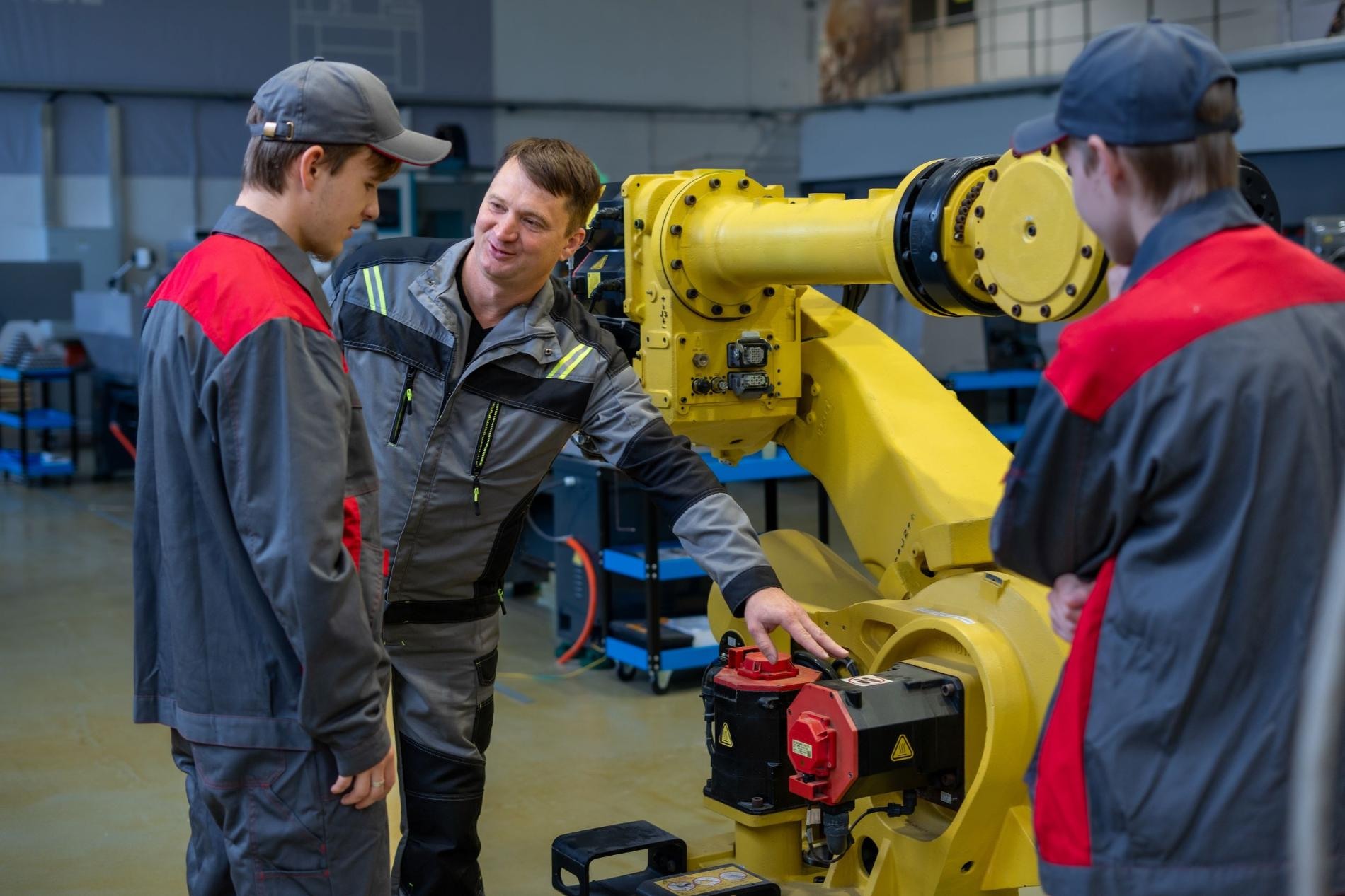 ОМК вошла в топ-100 работодателей для начала карьеры