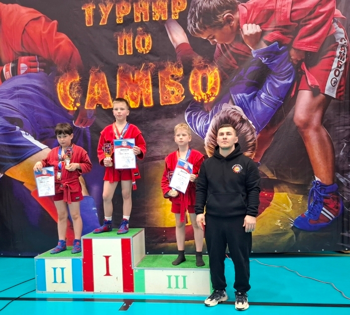 Более 350 юных самбистов сразились на турнире в «Заречье»: итоги выступления выксунцев.