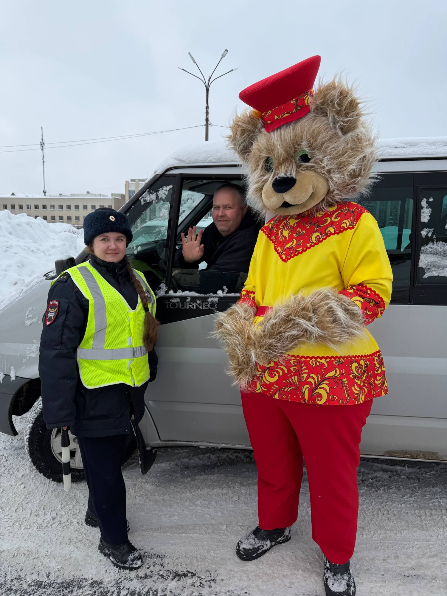 ГИБДД Выксы поздравила водителей с Днём защитника Отечества