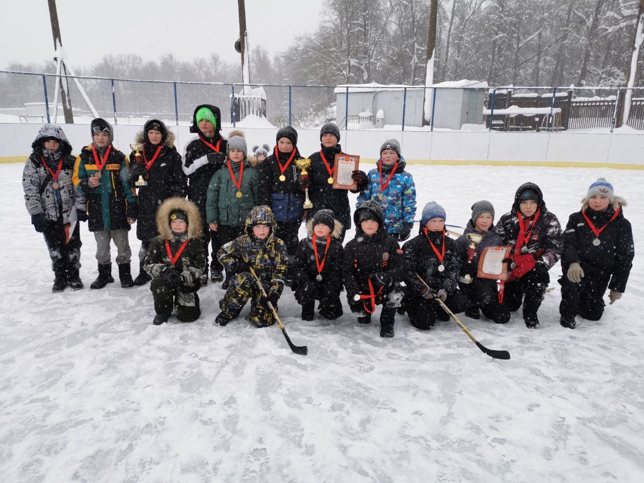 В Выксе прошли соревнования по хоккею с мячом в валенках