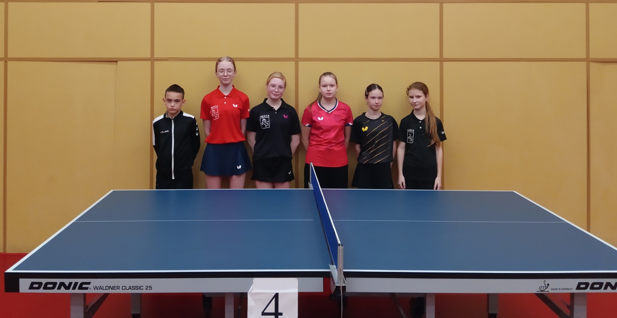 Анастасия Медведева и Ксения Денисова завоевали путёвки на окружное первенство по настольному теннису