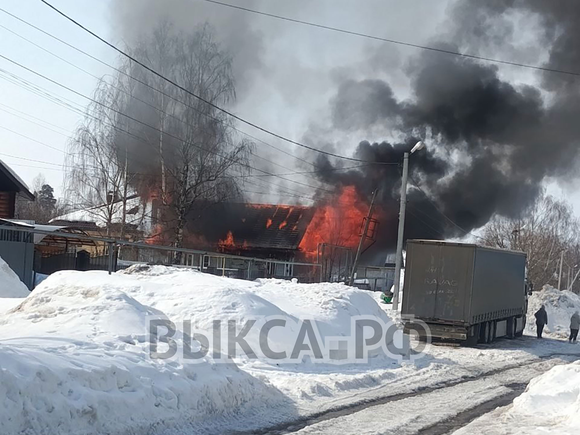 Пожар в Шиморском: семья осталась без дома, объявлен сбор средств