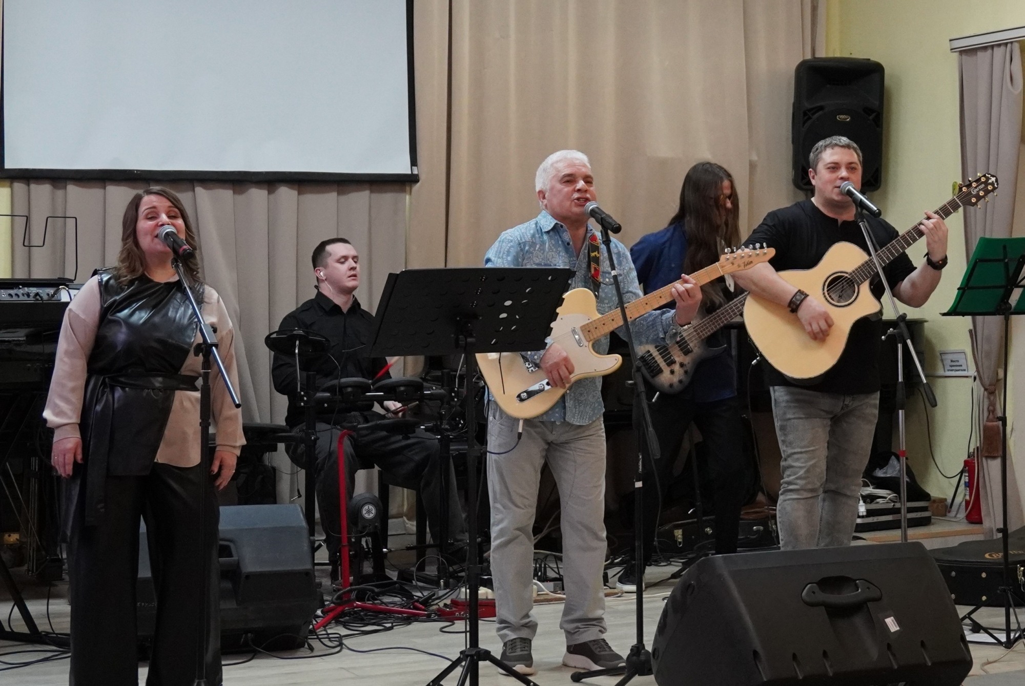 Юбилейный концерт Алексея Чесанова и группы «Спектр» прошёл в Выксе 🎶🎉