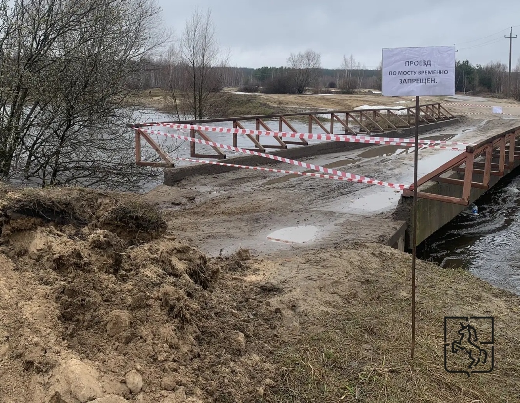 С 2 апреля закрыт проезд в Ближне-Песочное: мост через Железницу под угрозой подтопления