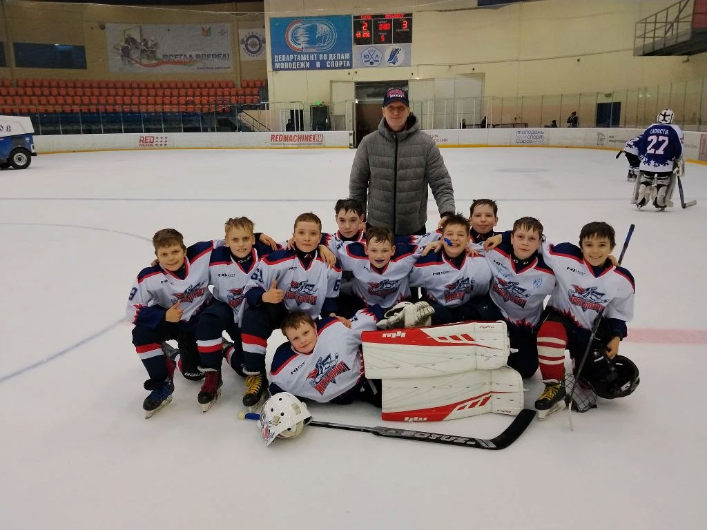 🥉 ХК «Металлург-2015» завоевал бронзу чемпионата области в упорной серии с «Саровом»