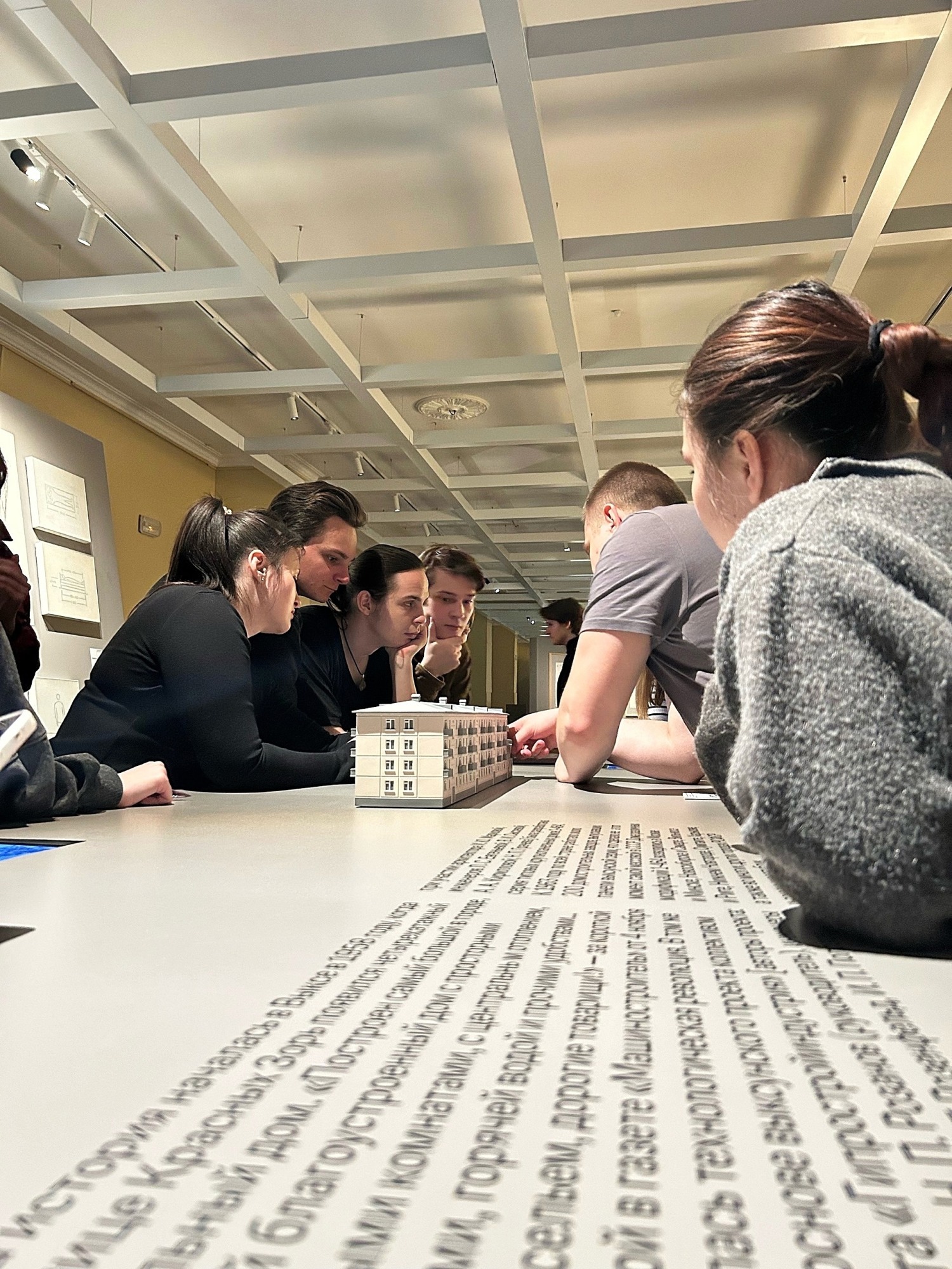 Студенты Выксунского филиала НИТУ МИСИС исследовали архитектуру в Петровском зале