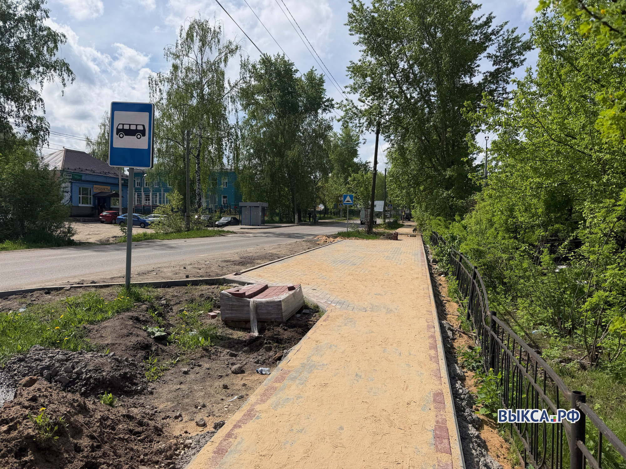 Завершается ремонт тротуара на улице Слепнёва