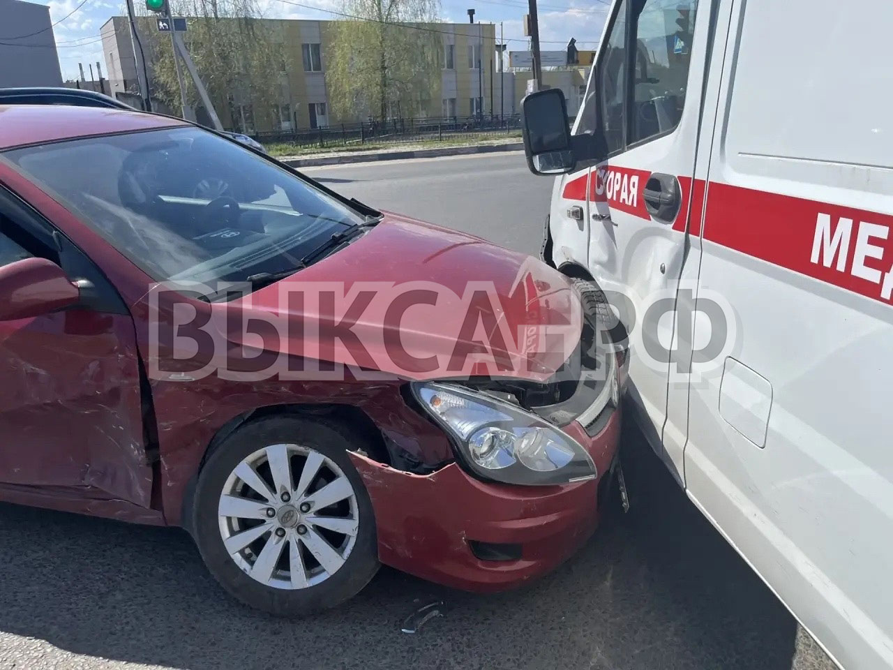 Машина скорой помощи попала в ДТП на улице Красные Зори