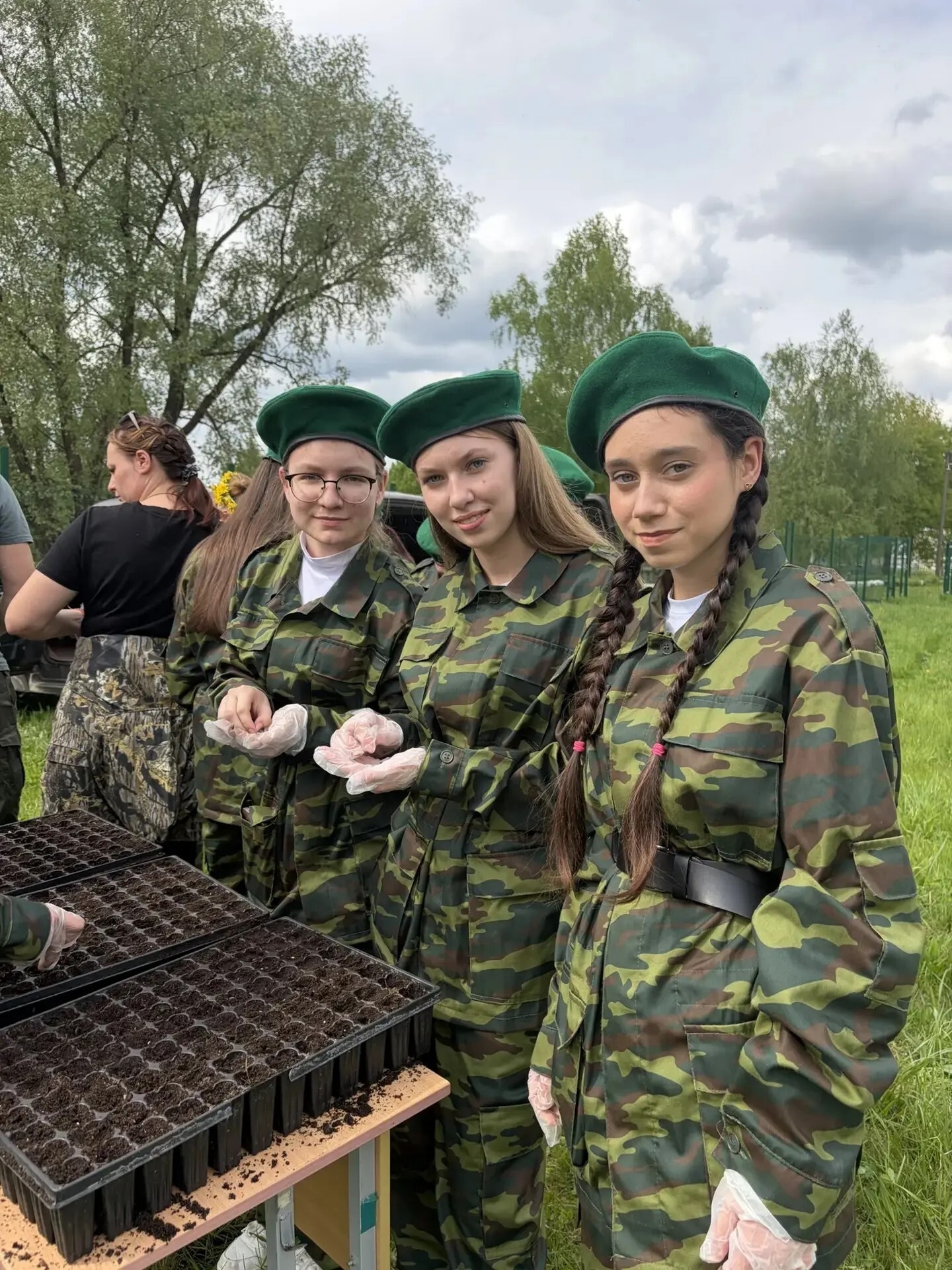 Выксунские школьники заложили питомник сосны и лиственницы