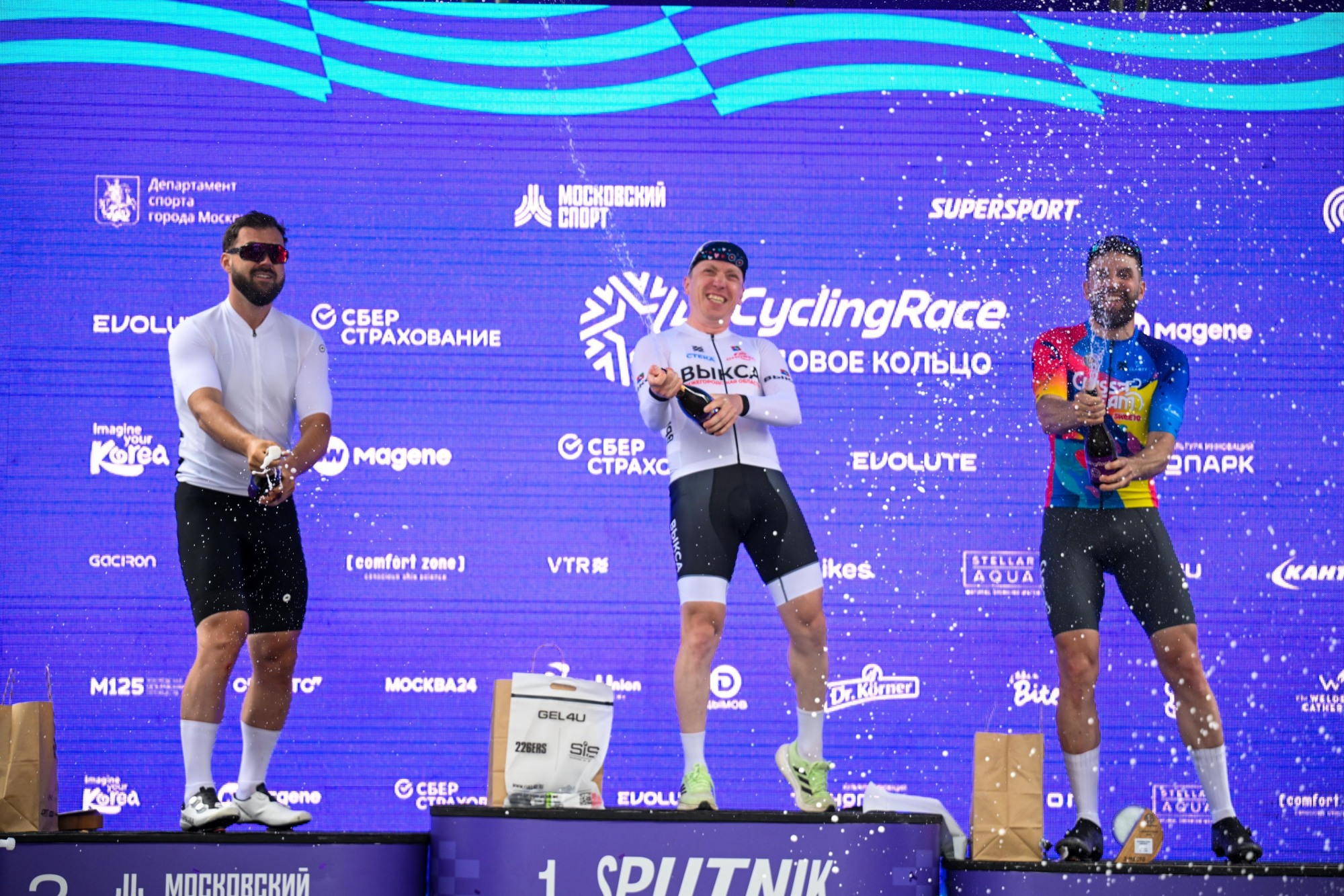 🚴♂️ Александр Чистяков выиграл велогонку «Садовое кольцо» в Москве, несмотря на падение в группе