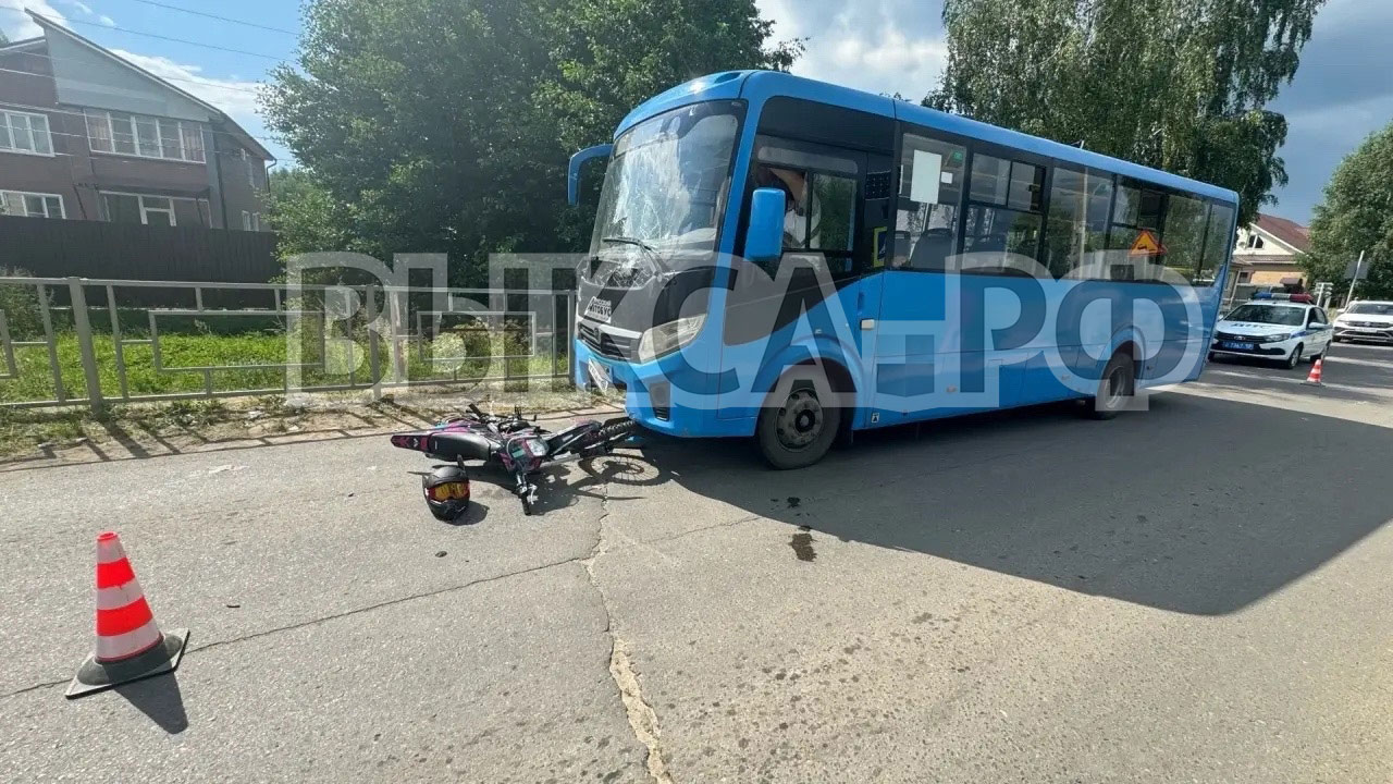 🏍️ В Виле 13-летние девочки на мотоцикле столкнулись с автобусом
