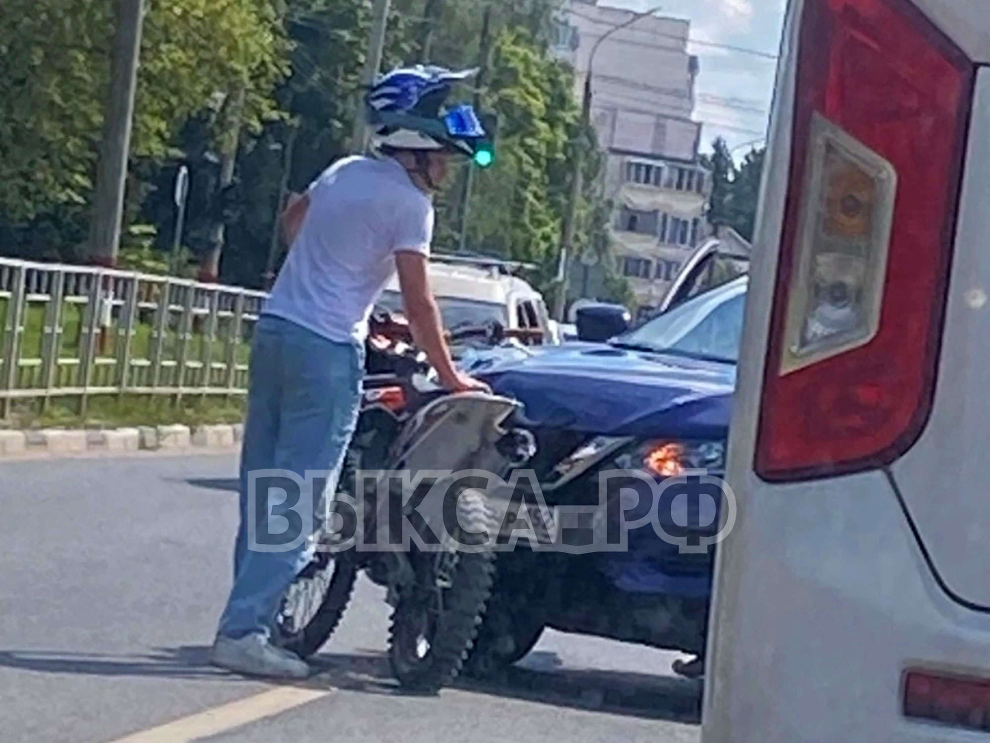 Разыскивается водитель мотоцикла, скрывшийся с места ДТП в Выксе