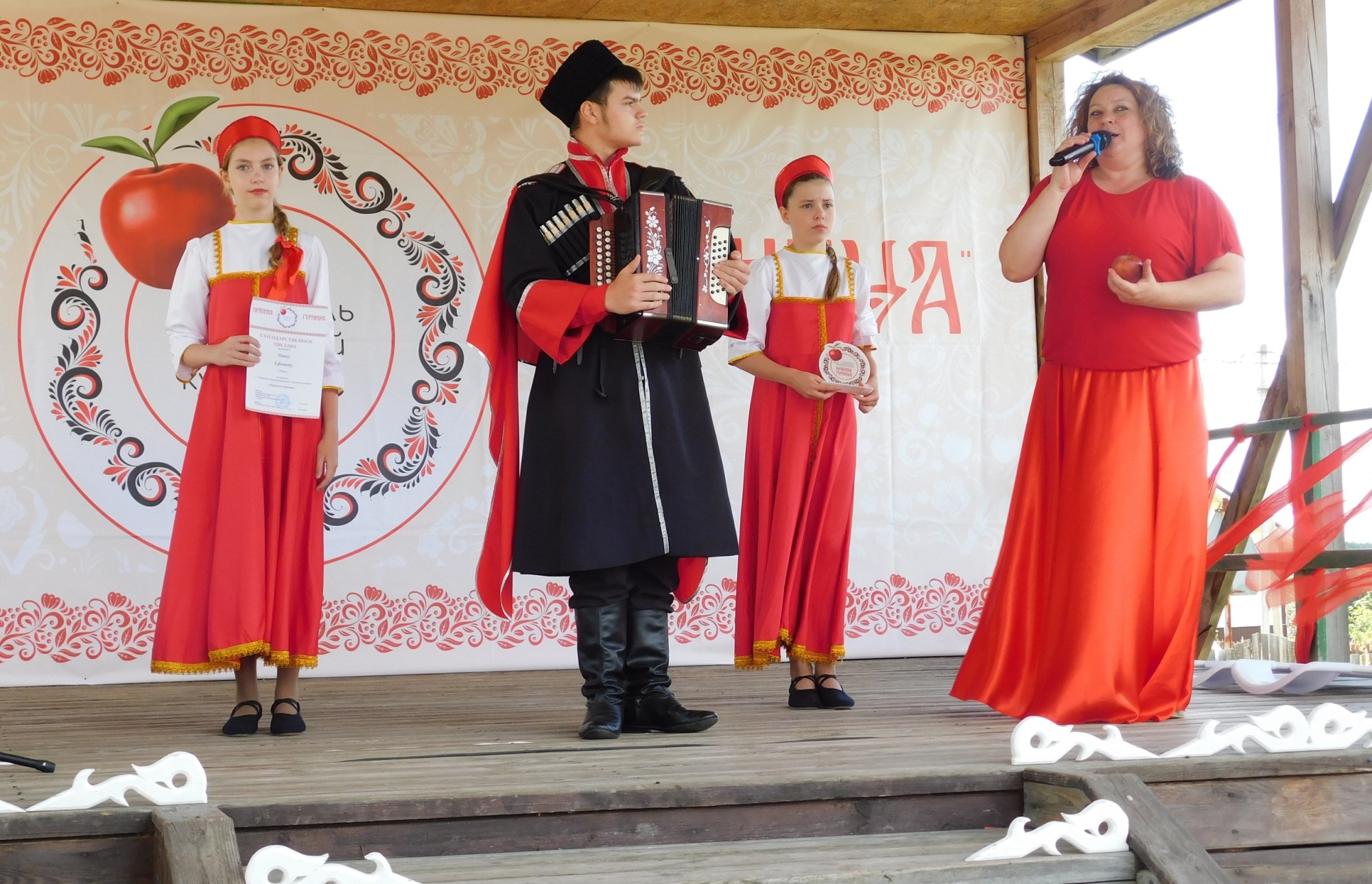 В Верхней Верее прошел V фестиваль «Красная горница»