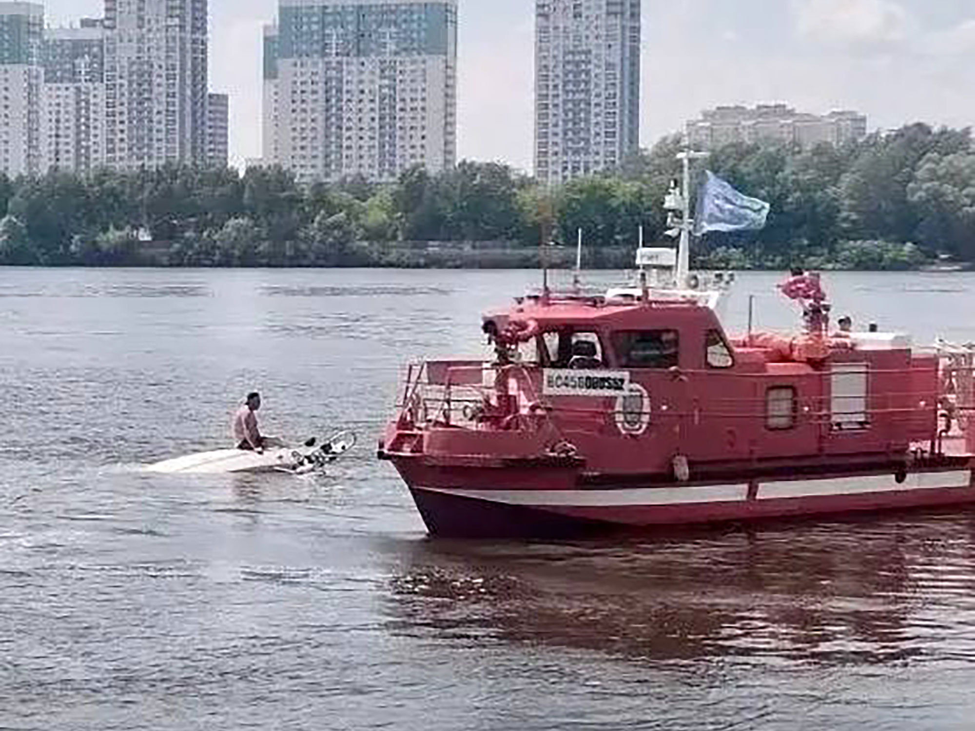 Жителя Выксы спасли с тонущего катера в Нижнем Новгороде