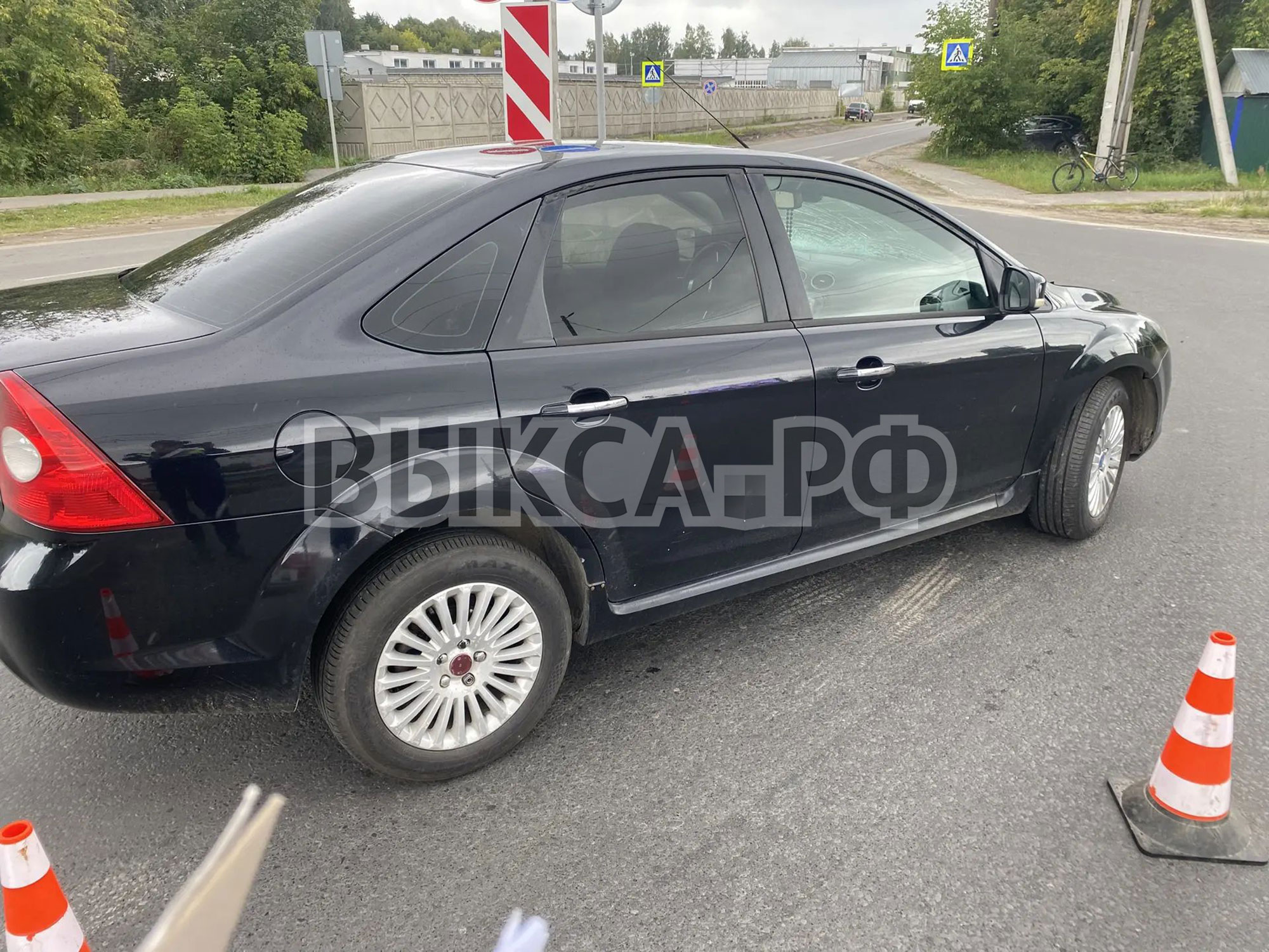 На улице Челюскина Ford сбил велосипедиста