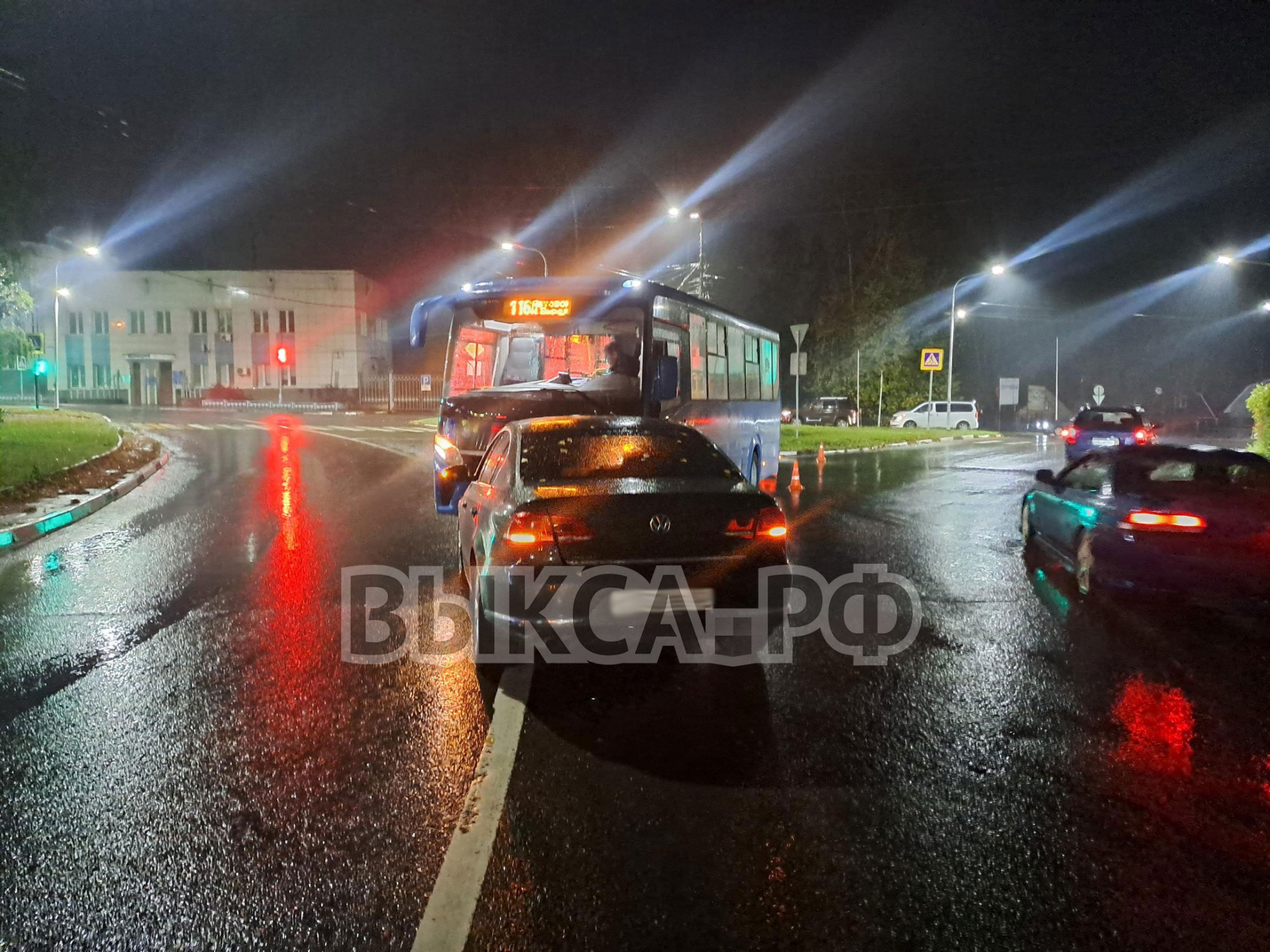 Пассажирка автобуса пострадала в ДТП с Volkswagen Passat
