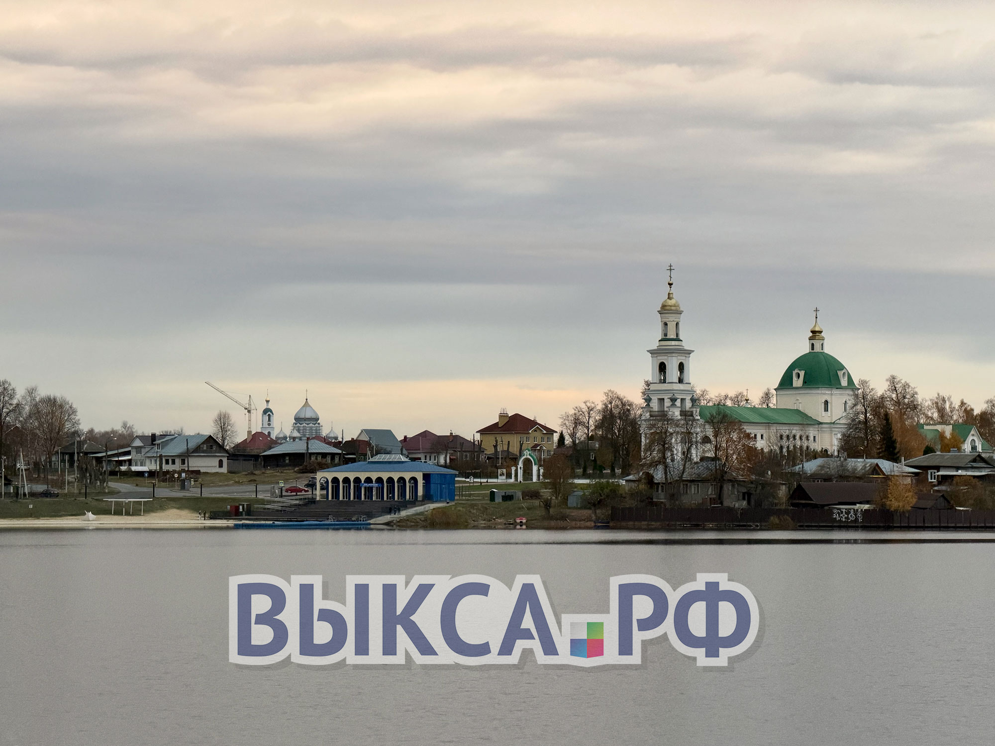 С набережной открылся новый вид на Троицкий храм