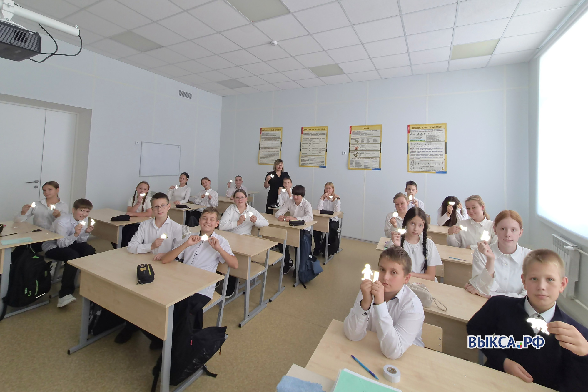 💥 Светлячки на рюкзаках: в Выксе дети вместе с ГИБДД зажгли безопасность в рамках месячника «Засветись»